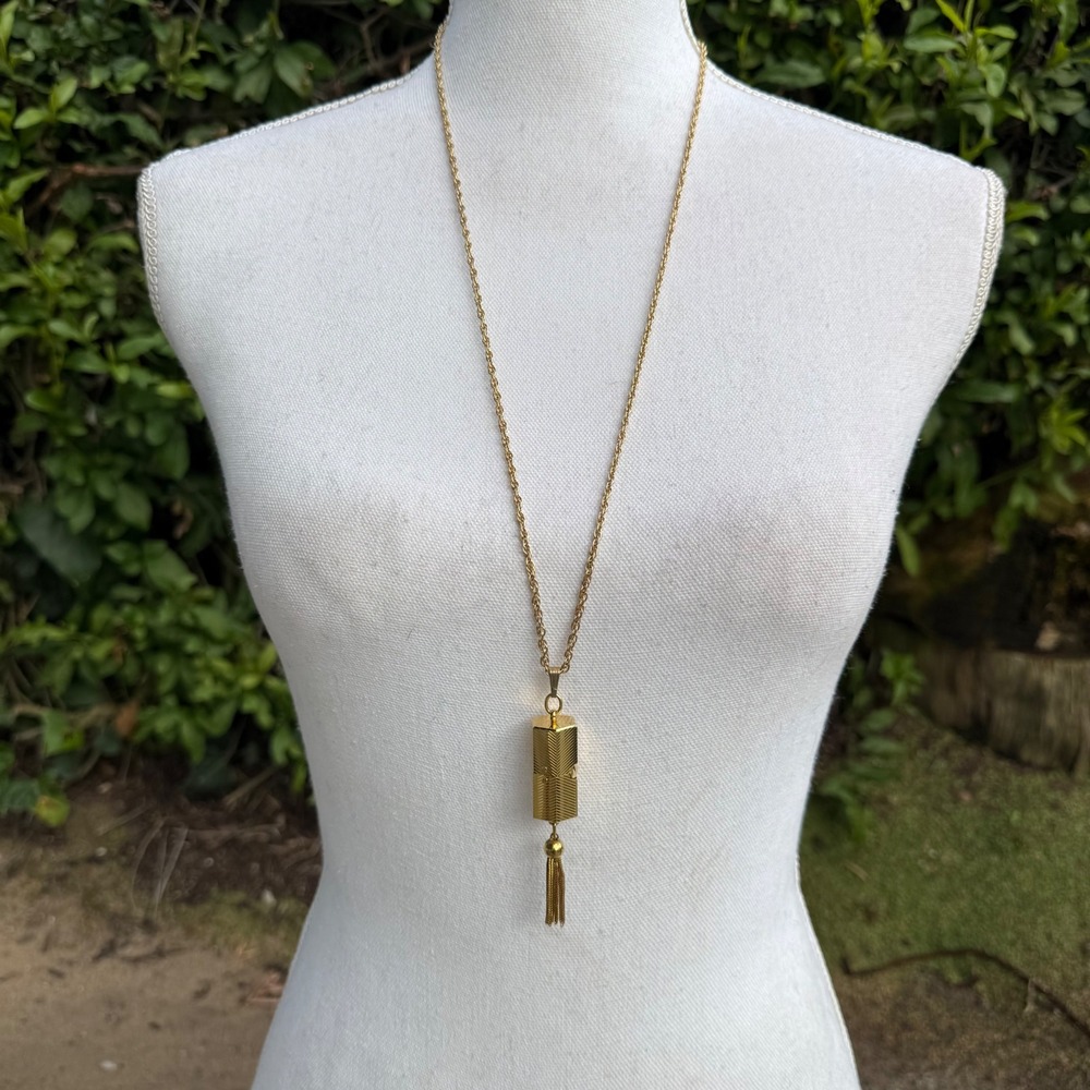 Vintage Flair Gold Tone Tassel Pendant Necklace Watch Mechanical Rope Chain